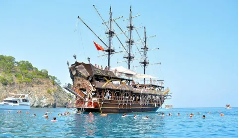 Пиратская прогулка на лодке